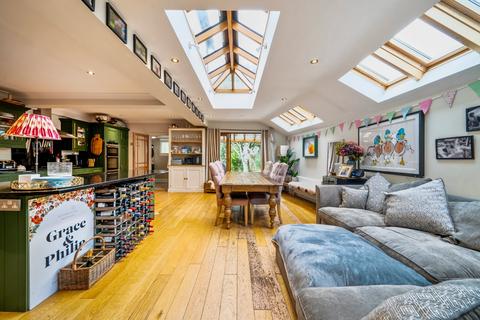 16 Station Road, Esher, KT10 8DY