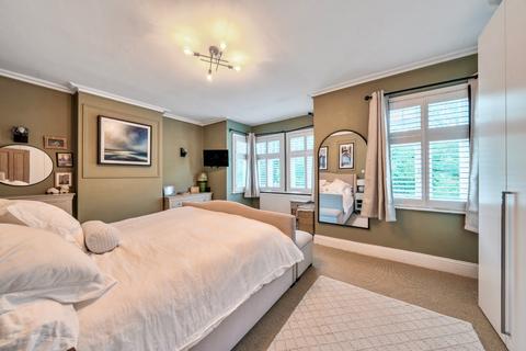 16 Station Road, Esher, KT10 8DY