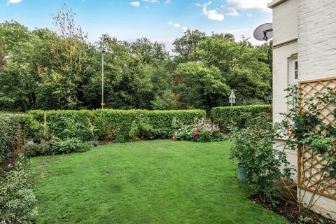 16 Station Road, Esher, KT10 8DY