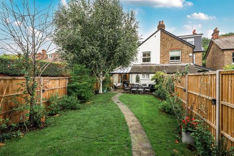 16 Station Road, Esher, KT10 8DY