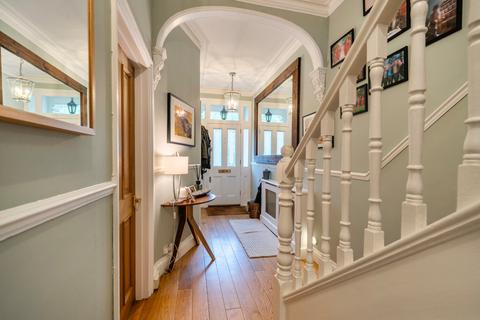 16 Station Road, Esher, KT10 8DY