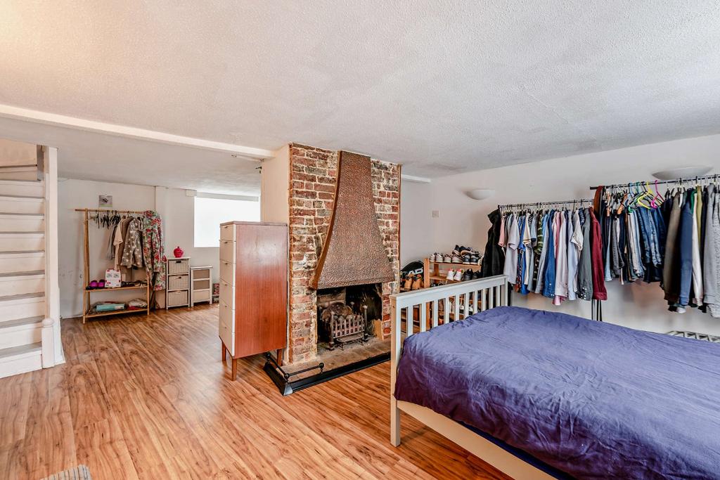 Sitting Room/Bedroom