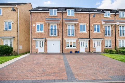 3 bedroom end of terrace house for sale, Coleridge Way, Borehamwood