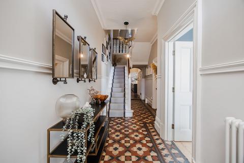 undefined, Beautifully Renovated Six-Bedroom Townhouse in King's Lynn