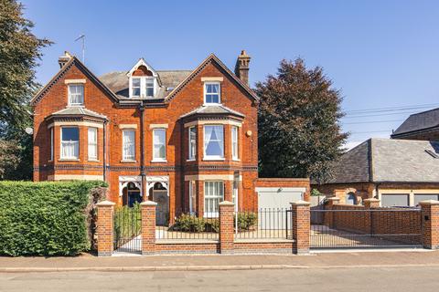 undefined, Beautifully Renovated Six-Bedroom Townhouse in King's Lynn