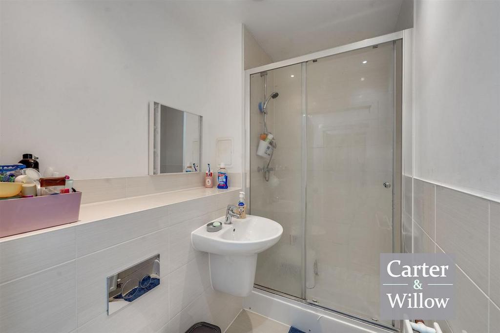 En suite shower