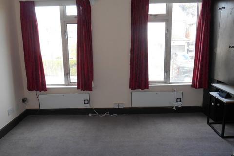2 bedroom maisonette to rent, CARPENDERS PARK WD19