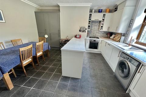 3 bedroom house for sale, Kilpin Hill Lane, Dewsbury