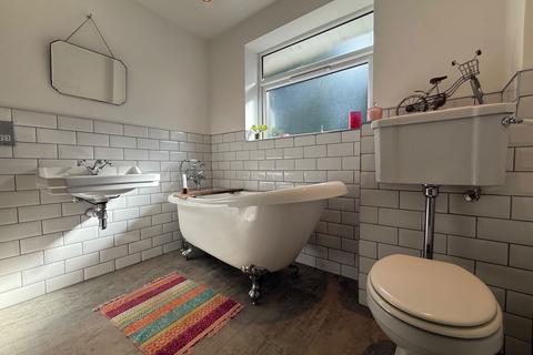 3 bedroom semi-detached house for sale, Teasdale Way, Stourbridge DY9
