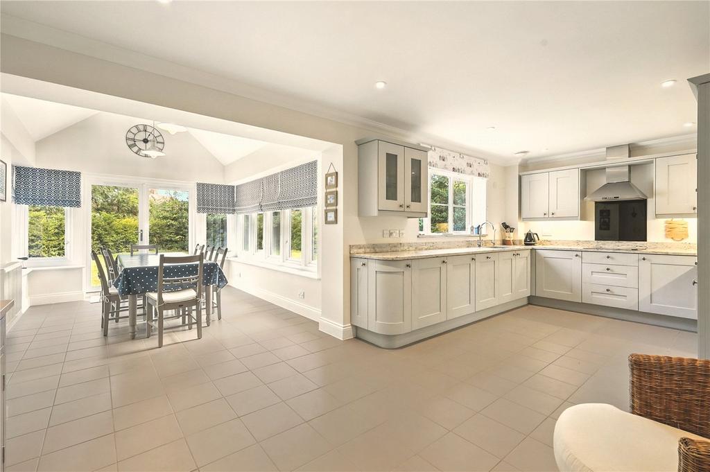 Kitchen/Dining Area