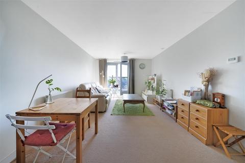 2 bedroom flat for sale, John Bowles Court, Schoolhouse Lane, London