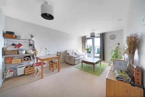 2 bedroom flat for sale, John Bowles Court, Schoolhouse Lane, London