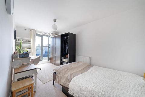 2 bedroom flat for sale, John Bowles Court, Schoolhouse Lane, London