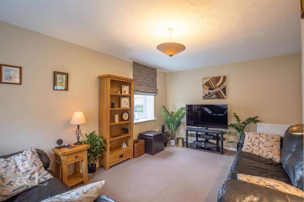 1 Glenalmond Close (4).jpg