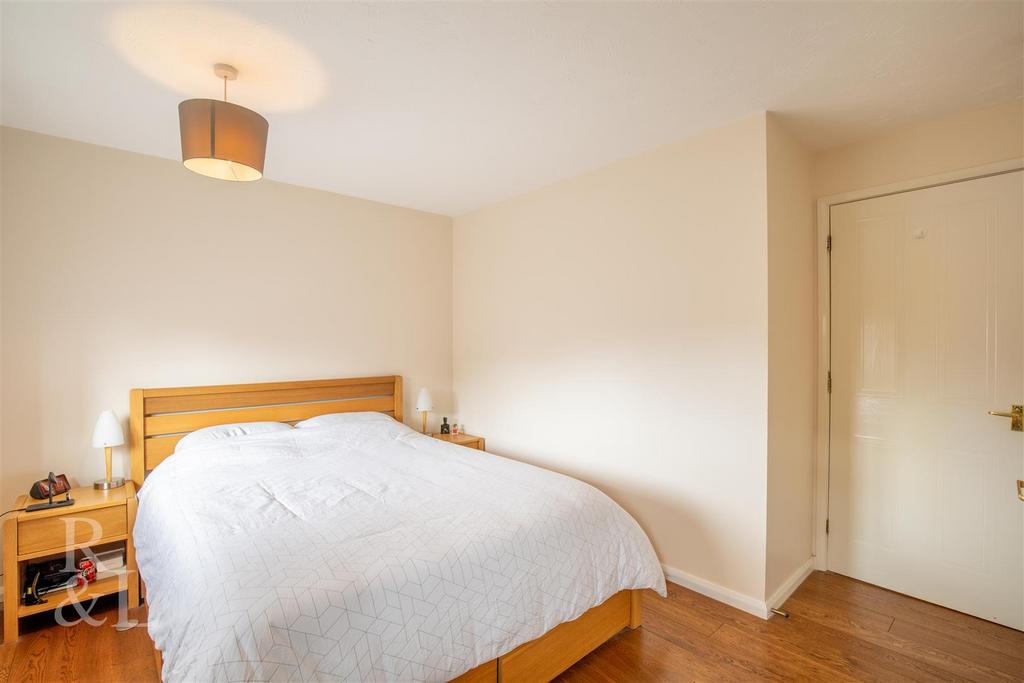 1 Glenalmond Close (10).jpg