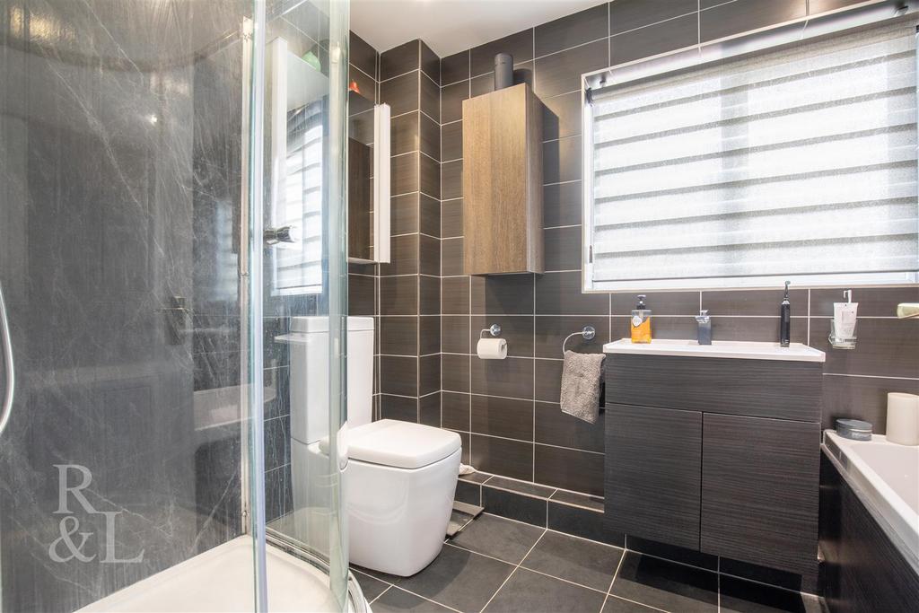 1 Glenalmond Close (12).jpg