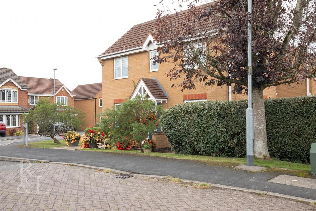 1 Glenalmond Close (20).jpg