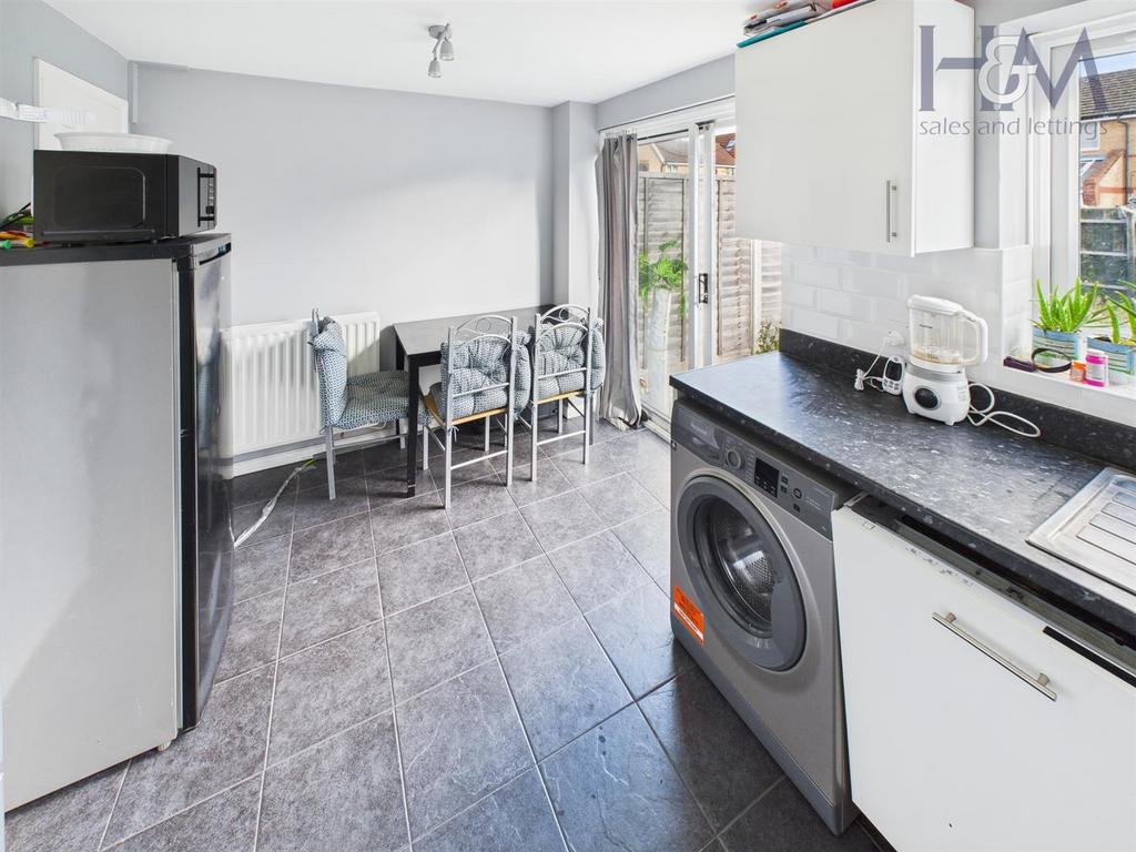 CAM02804 G0-PR0388-STILL024.jpg