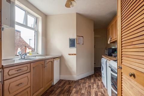 3 bedroom flat to rent, Chillingham Road, Newcastle Upon Tyne NE6