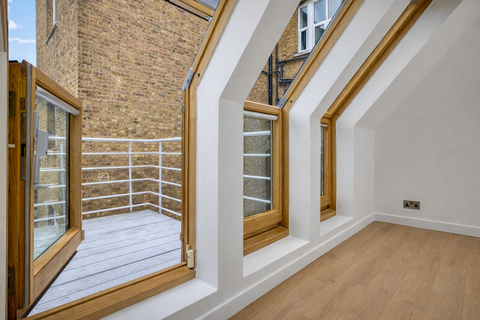 undefined, England W8 7SX London, GBR