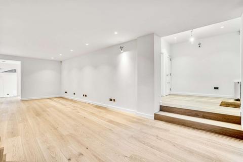 undefined, England W8 7SX London, GBR