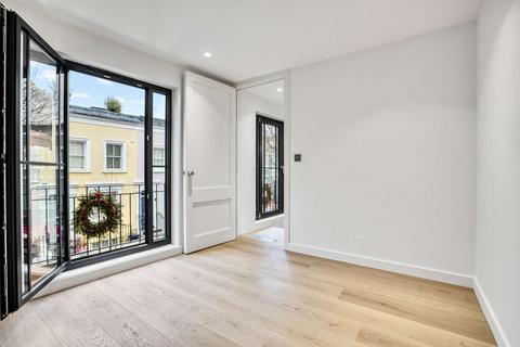 undefined, England W8 7SX London, GBR