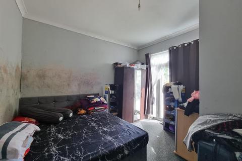 3 bedroom end of terrace house for sale, Colenso Road, Ilford