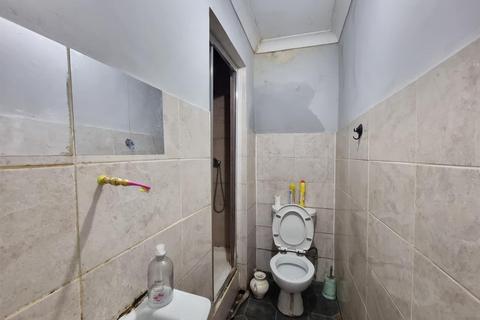 3 bedroom end of terrace house for sale, Colenso Road, Ilford