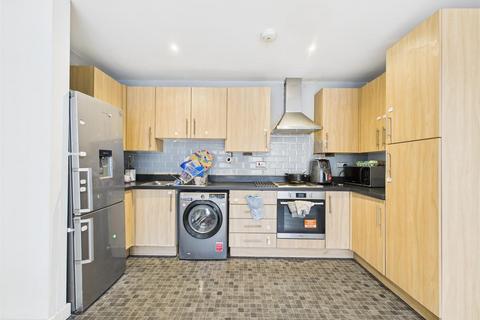 2 bedroom flat for sale, Cornwall Road, London