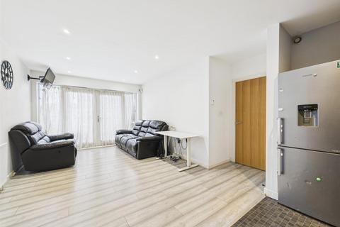 2 bedroom flat for sale, Cornwall Road, London