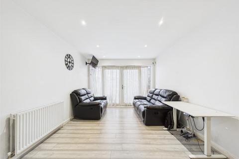 2 bedroom flat for sale, Cornwall Road, London