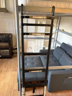 Studio to rent, Walm Lane, London NW2