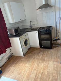 Studio to rent, Walm Lane, London NW2