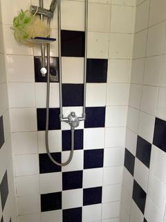 Studio to rent, Walm Lane, London NW2