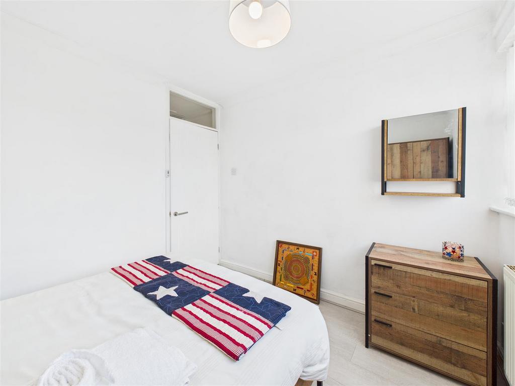 CAM04279 G0-PR0198-STILL009.jpg