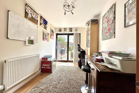 13 Hobby Close, Northampton, NN4 0RN