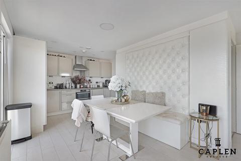 undefined, Chigwell Road, London
