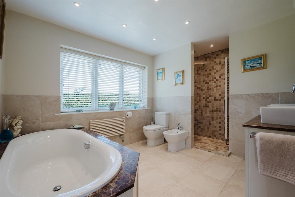 En-Suite Bathroom