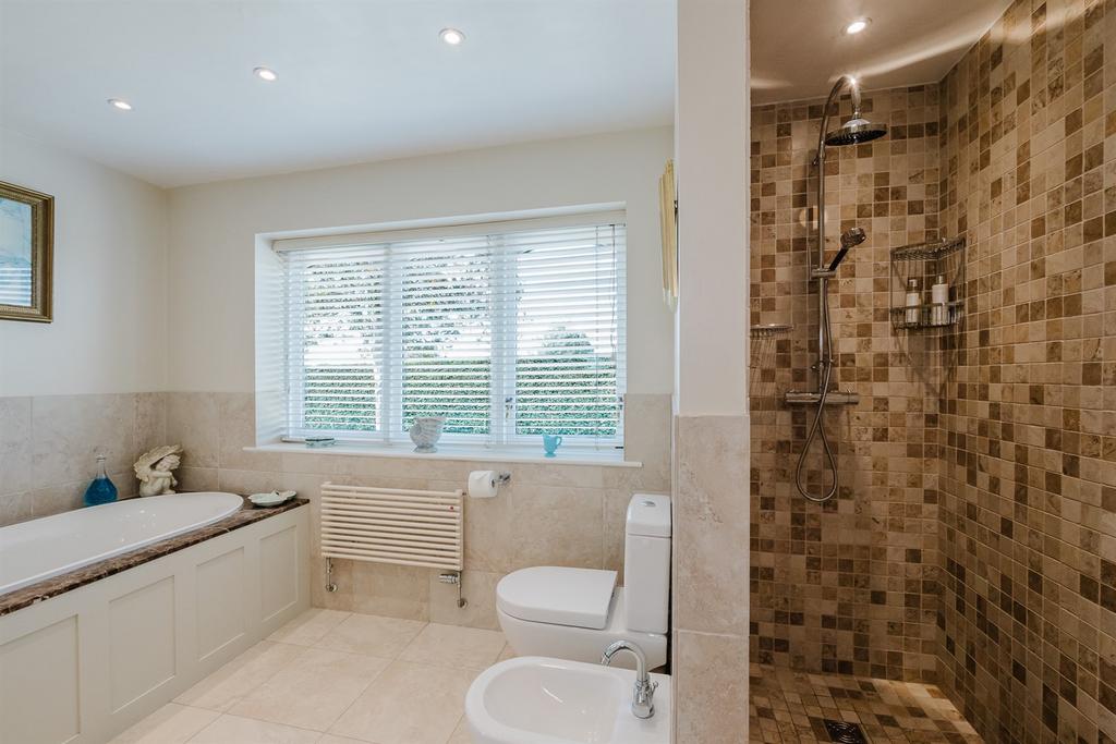 En-Suite Bathroom