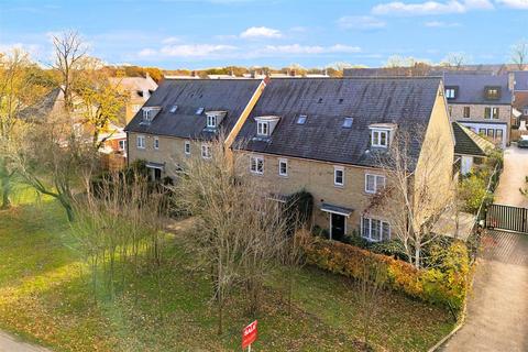 4 bedroom semi-detached house for sale, Kings Wood Park, Epping