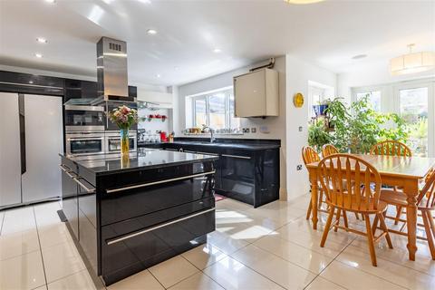 4 bedroom semi-detached house for sale, Kings Wood Park, Epping