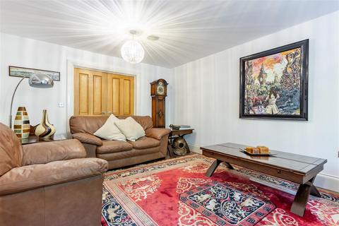 4 bedroom semi-detached house for sale, Kings Wood Park, Epping