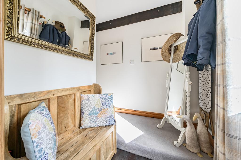 1346851-4-68b9604a0a07d