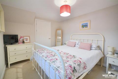 6 Will Phillips Yard, Newport, SA42 0TW