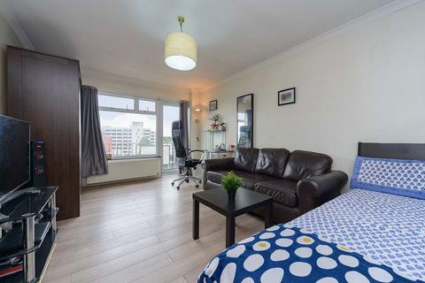 28, Berkeley House Albany Road, Brentford, TW8 0ND