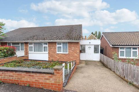 2 bedroom semi-detached bungalow for sale, Warwick Road, Wellingborough NN8