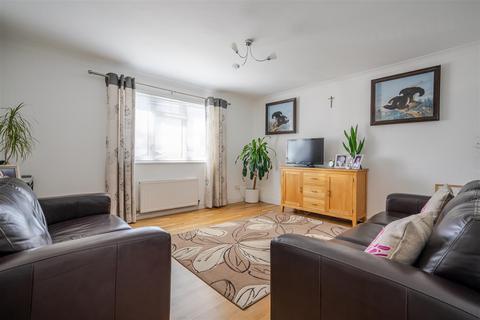 3 bedroom maisonette for sale, Keeler Close, Windsor