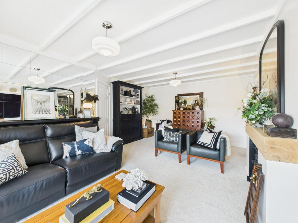 CAM04169 G0-PR0139-STILL046.jpg