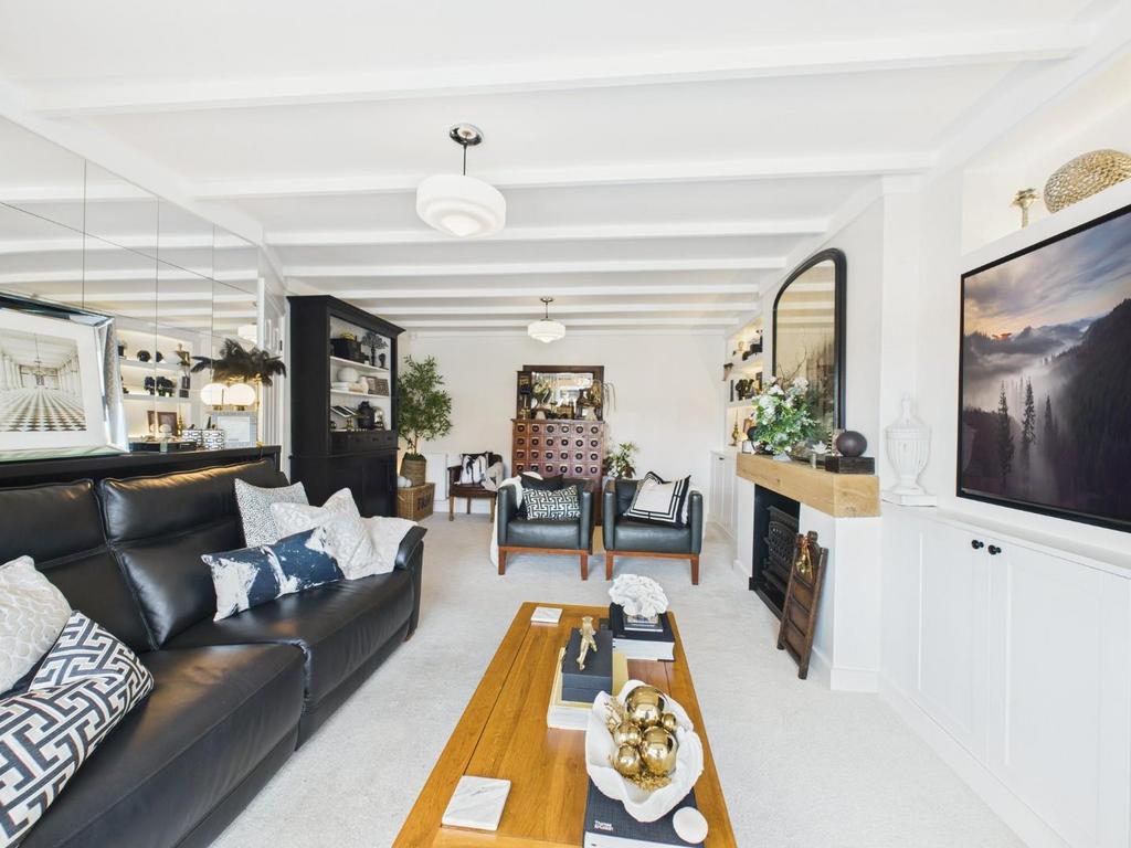 CAM04169 G0-PR0139-STILL044.jpg