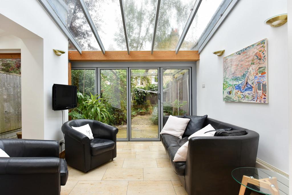 22 Meynell Crescent (7)